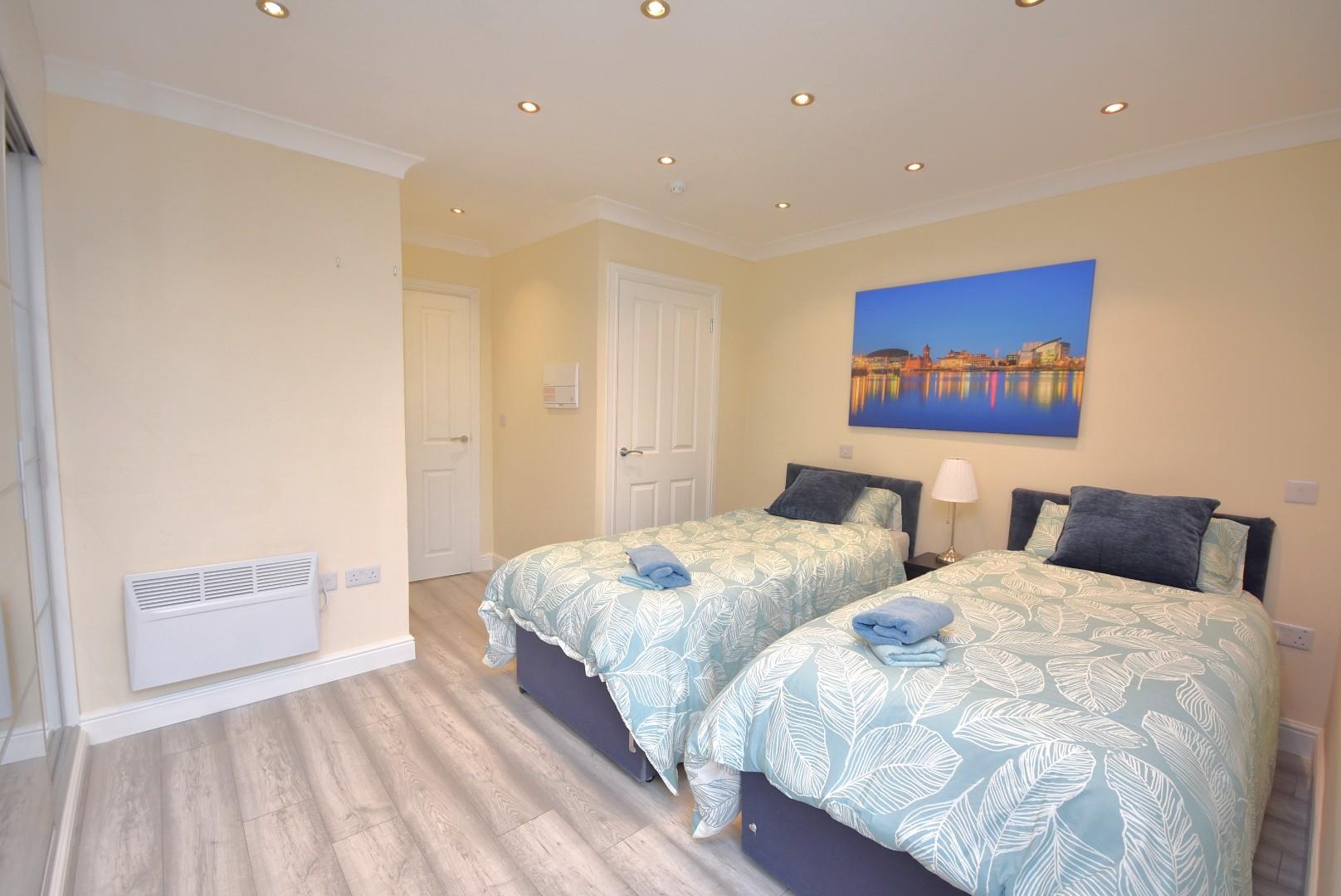 Flat 4 19 Victoria Road Penarth CF64 3EG